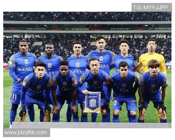 杭州足球队在冠军赛中的灵活性表现引发热议展现出强大竞争力与战术智慧 杭州足球队在冠军赛中的灵活性表现引发热议展现出强大竞争力与战术智慧